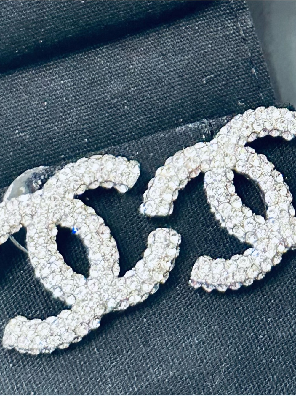 CHANEL Double CC Logo Stud Earrings - Silver Sparkle